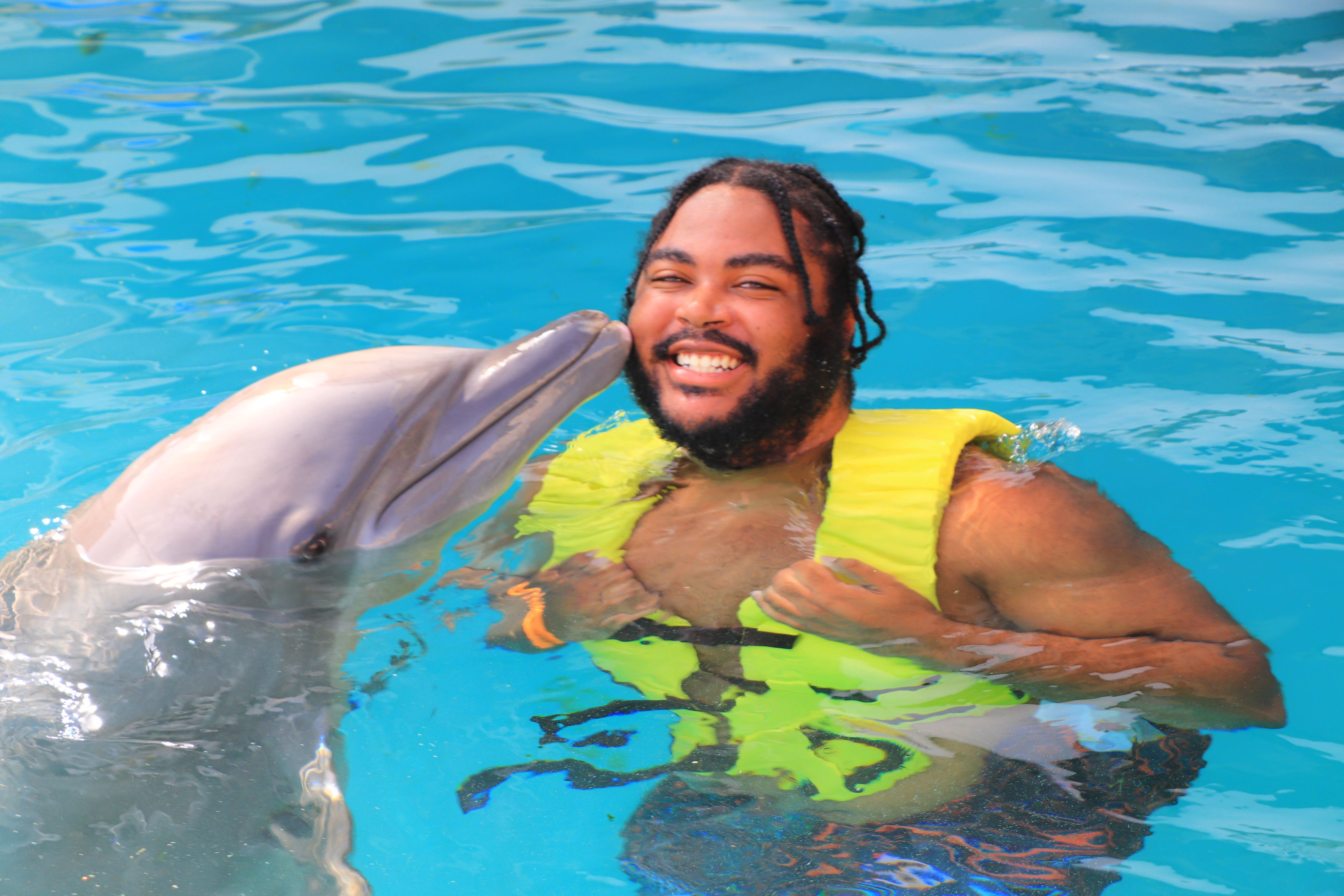 justin kissed by dolphin